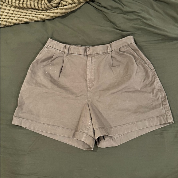 GAP Women's Taupe/Green Shorts - Picture 1 of 3